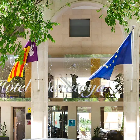 Saratoga Hotel 4*