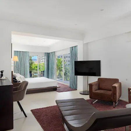 Saratoga Hotel 4*