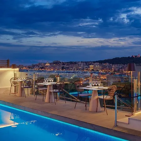 Saratoga Hotel 4*