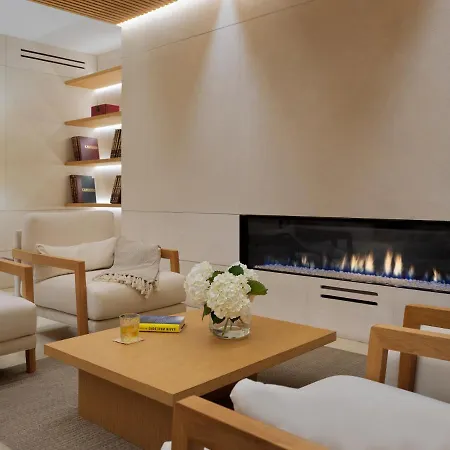Saratoga Hotel 4*