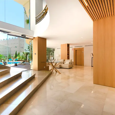 Saratoga Hotel 4*